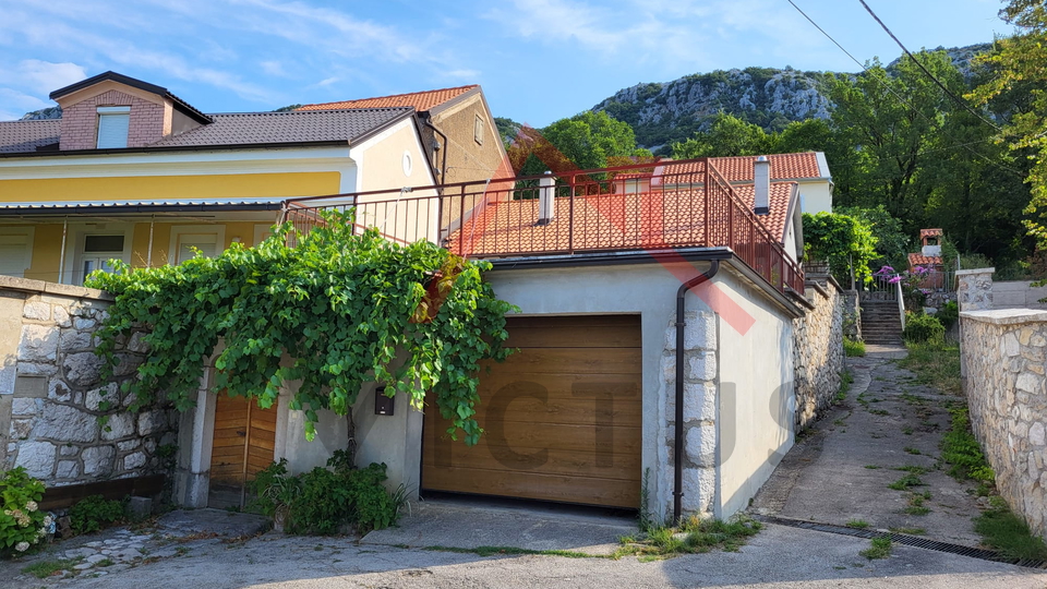 MUNICIPALITY OF VINODOLS Tribalj - two houses, garage, yard and garden