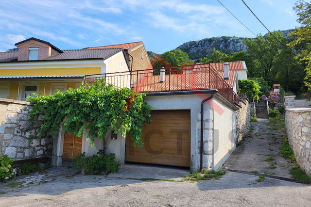 COMUNE DI VINODOLS Tribalj - due case, garage, cortile e giardino