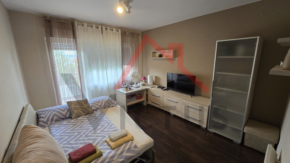 CRIKVENICA - 2 Schlafzimmer + Badezimmer, 100 Meter vom Strand entfernt, 66 m2