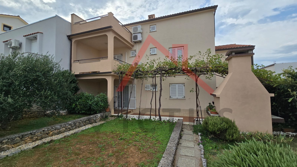 CRIKVENICA - House with 4 apartments and garage