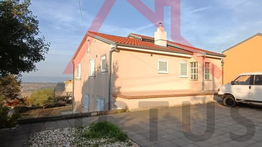 ŠMRIKA - Detached house with garage