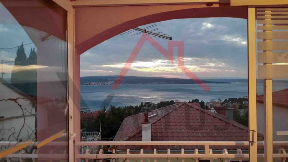 CRIKVENICA - A house near the center with a sea view