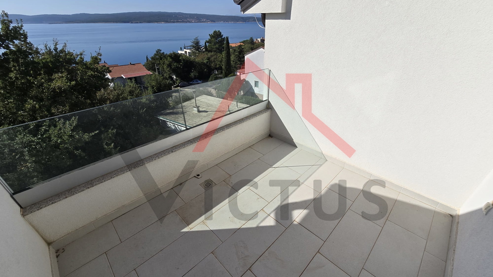 CRIKVENICA - Zweistöckige Wohnung in einem neuen Gebäude, 150 Meter vom Meer entfernt, 103 m2