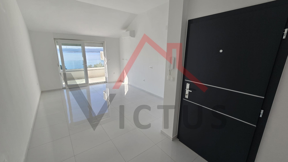 CRIKVENICA - Zweistöckige Wohnung in einem neuen Gebäude, 150 Meter vom Meer entfernt, 106 m2