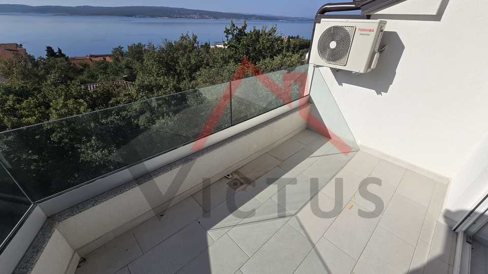 CRIKVENICA - Zweistöckige Wohnung in einem neuen Gebäude, 150 Meter vom Meer entfernt, 106 m2