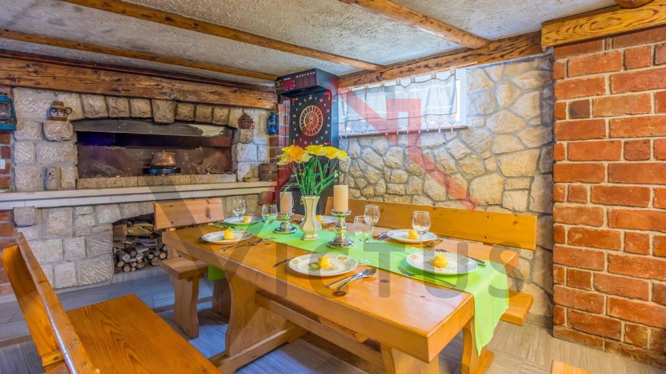 BRIBIR - Ku&cacute;a s bazenom