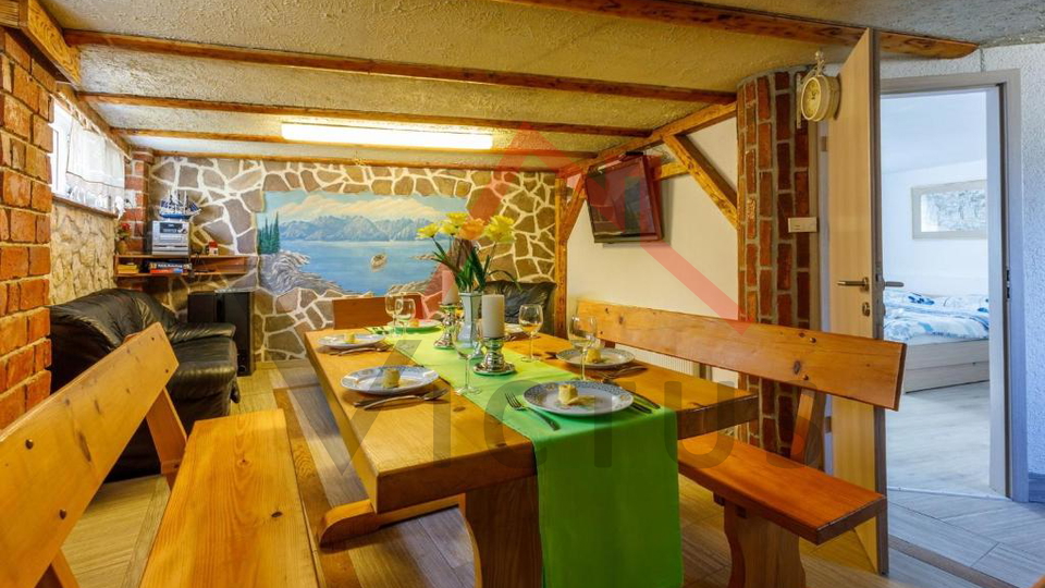 BRIBIR - Ku&cacute;a s bazenom