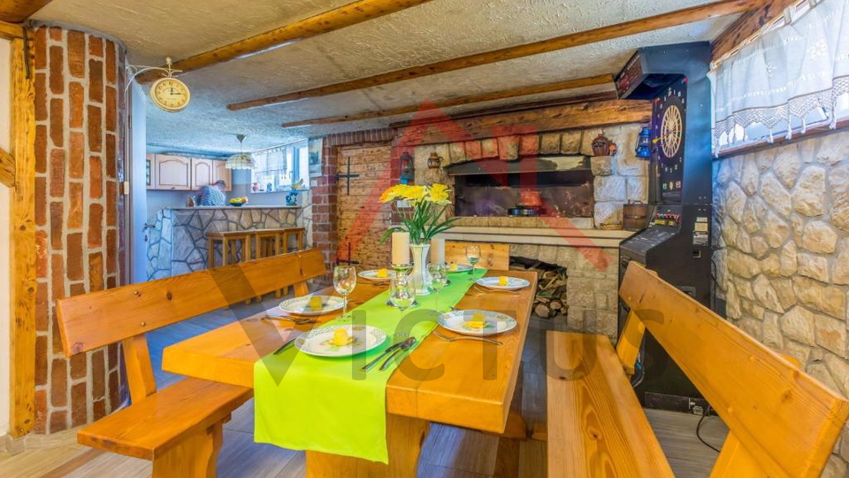 BRIBIR - Ku&cacute;a s bazenom