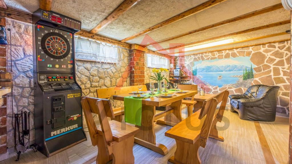 BRIBIR - Ku&cacute;a s bazenom