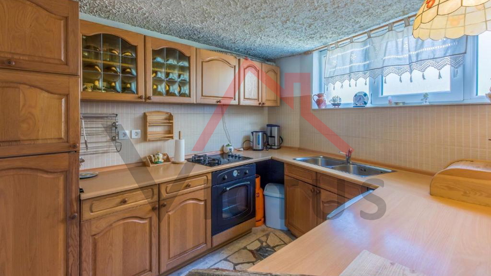 BRIBIR - Ku&cacute;a s bazenom