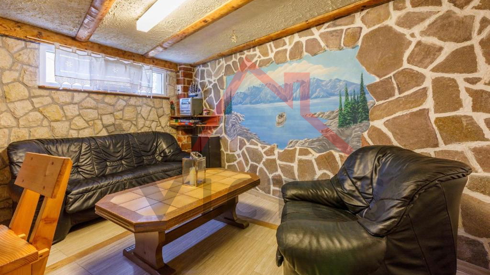 BRIBIR - Ku&cacute;a s bazenom