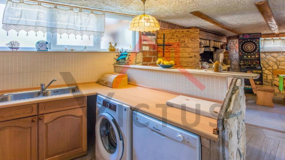 BRIBIR - Ku&cacute;a s bazenom