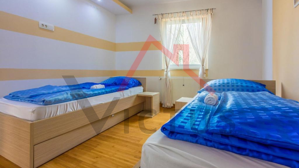 BRIBIR - Ku&cacute;a s bazenom