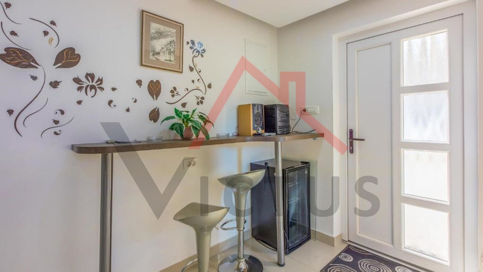 BRIBIR - Ku&cacute;a s bazenom