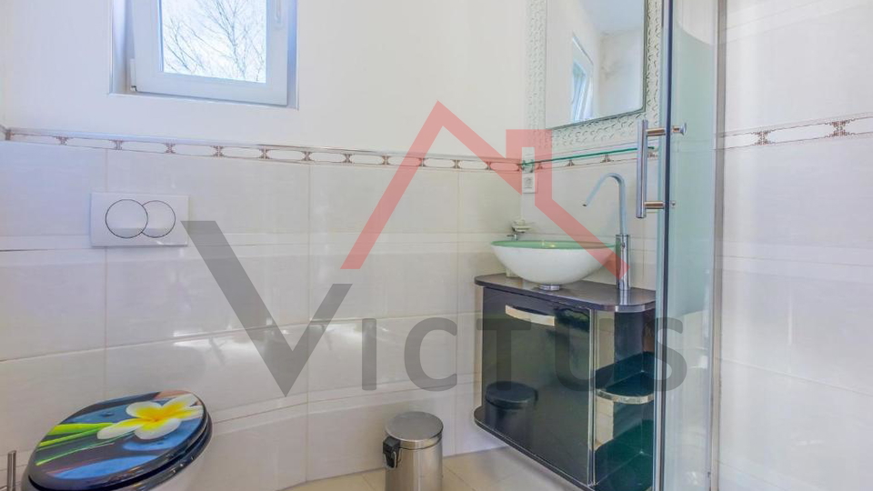 BRIBIR - Ku&cacute;a s bazenom