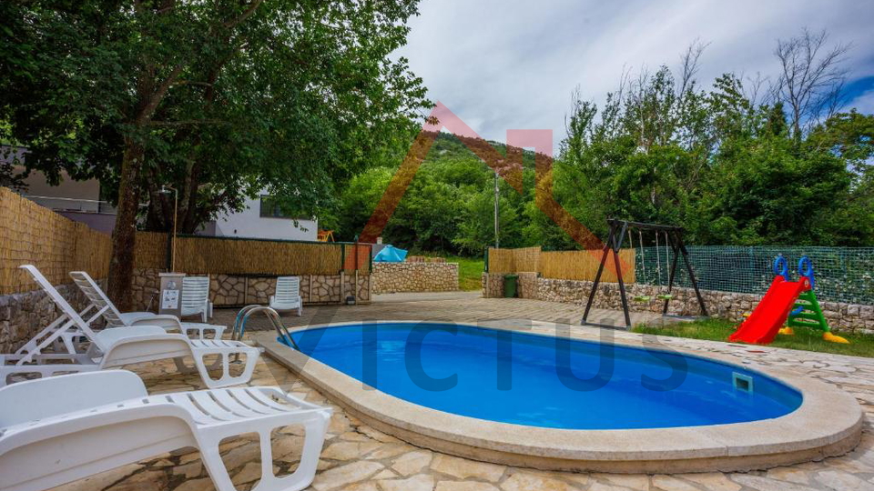 BRIBIR - Ku&cacute;a s bazenom