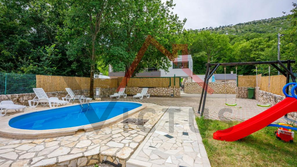 BRIBIR - Ku&cacute;a s bazenom