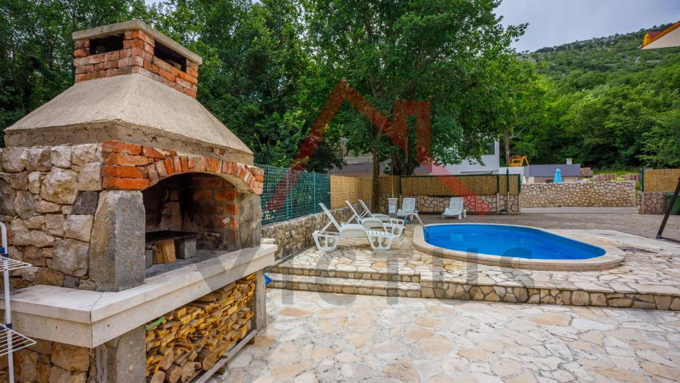 BRIBIR - Ku&cacute;a s bazenom