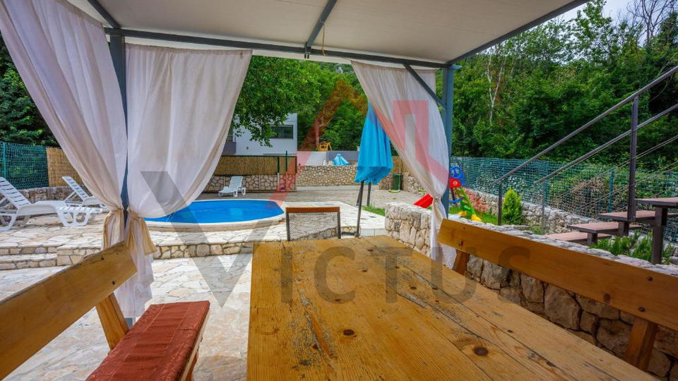 BRIBIR - Ku&cacute;a s bazenom