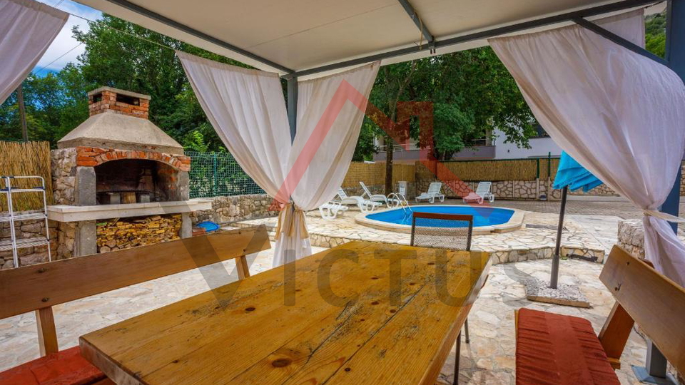 BRIBIR - Ku&cacute;a s bazenom