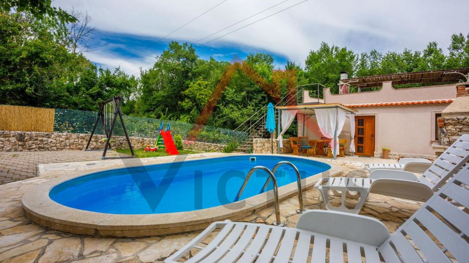 BRIBIR - Ku&cacute;a s bazenom