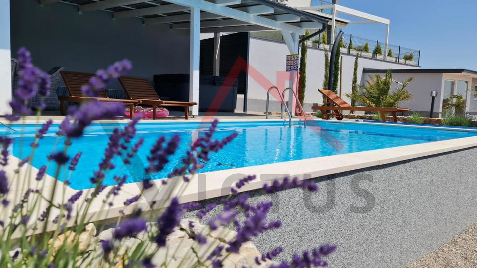 SELCE - Ku&cacute;a s bazenom i panoramskim pogledom na more