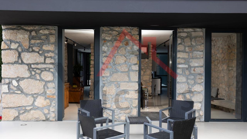 GRIŽANE - Moderna villa in pietra con piscina