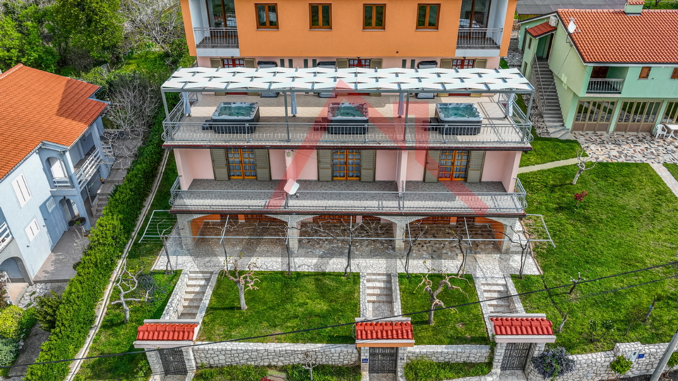 CRIKVENICA - Dvije kuće s bazenom i maslinikom