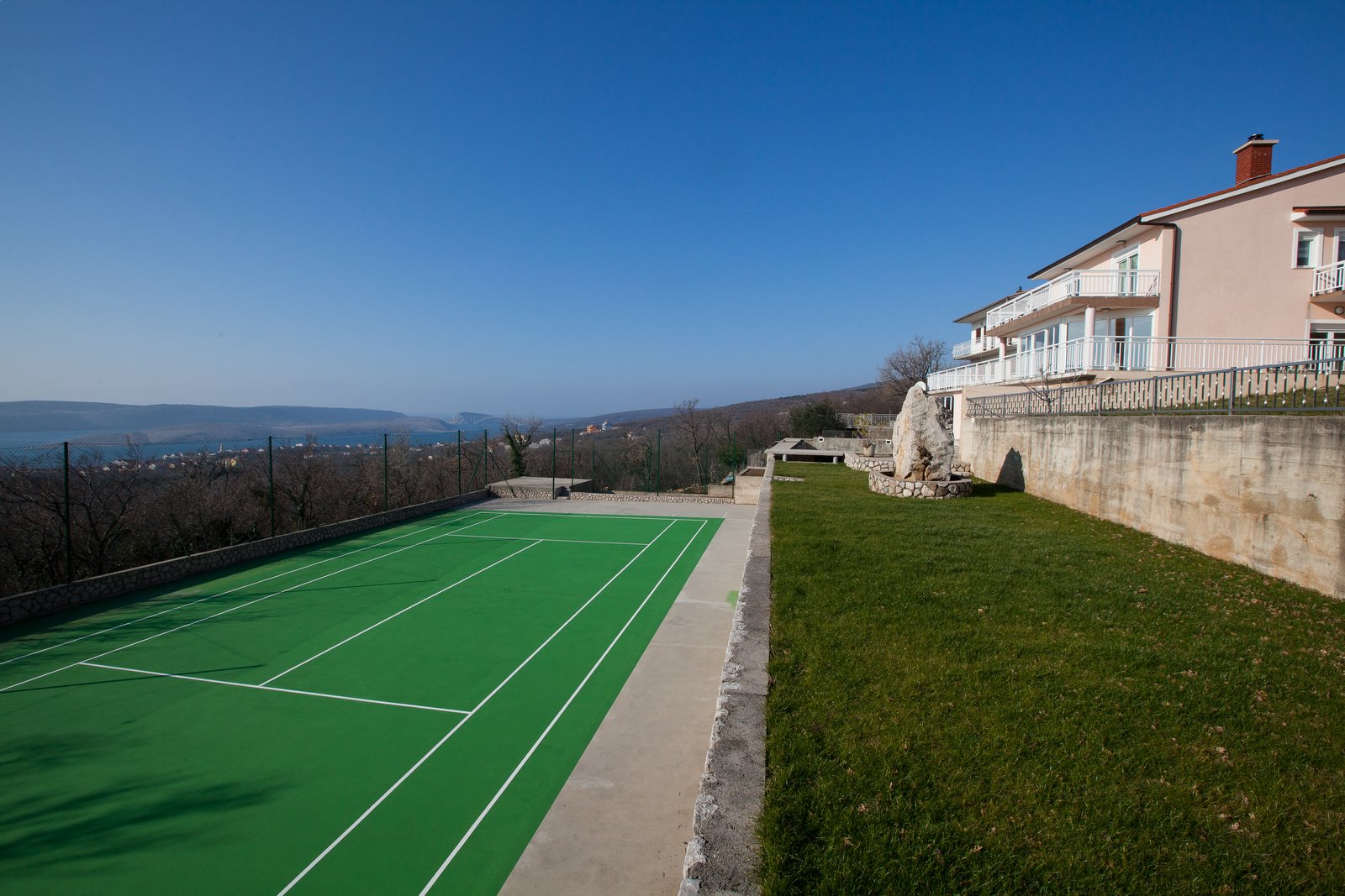 Exklusive Villa mit vielen Einrichtungen und einem einzigartigen Meerblick