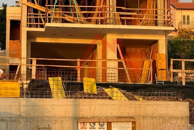 CRIKVENICA - Freistehendes Haus mit Pool, Rohbau