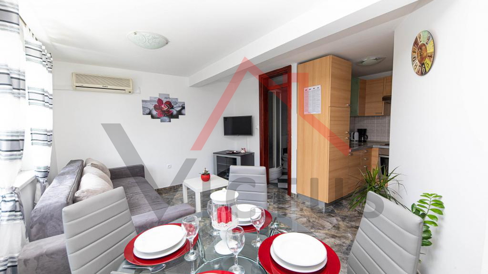 CRIKVENICA - House with 3 apartments&comma; 150 m from the sea