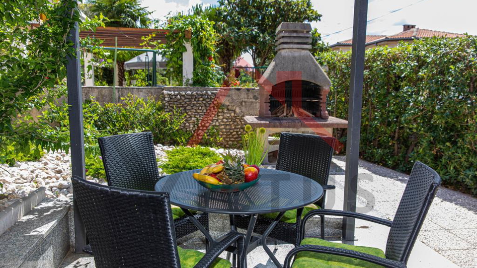 CRIKVENICA - House with 3 apartments&comma; 150 m from the sea