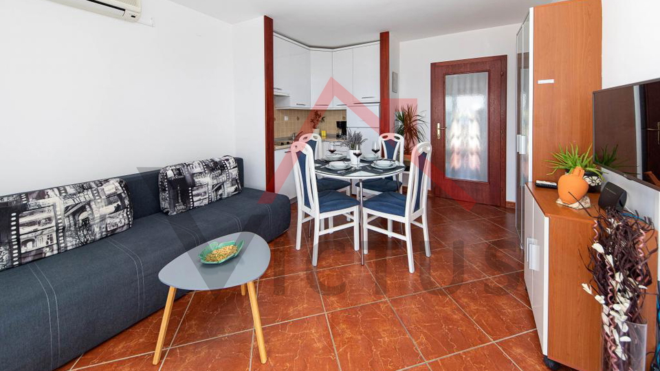 CRIKVENICA - House with 3 apartments&comma; 150 m from the sea