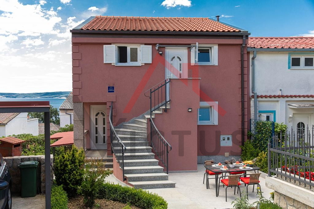 CRIKVENICA - House with 3 apartments, 150 m from the sea