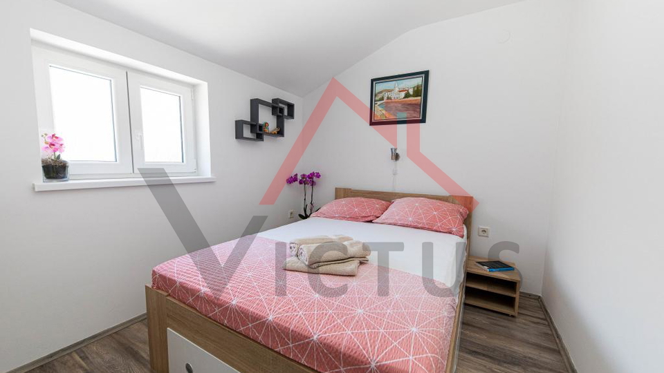 CRIKVENICA - House with 3 apartments&comma; 150 m from the sea