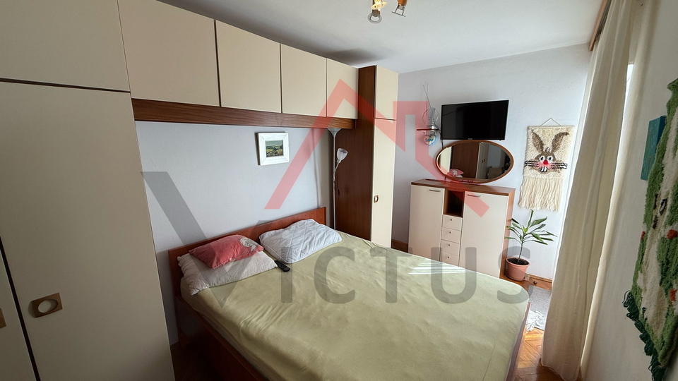 CRIKVENICA - 2 bedrooms + living room, apartment with garage