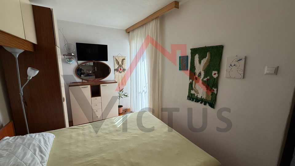 CRIKVENICA - 2 bedrooms + living room, apartment with garage