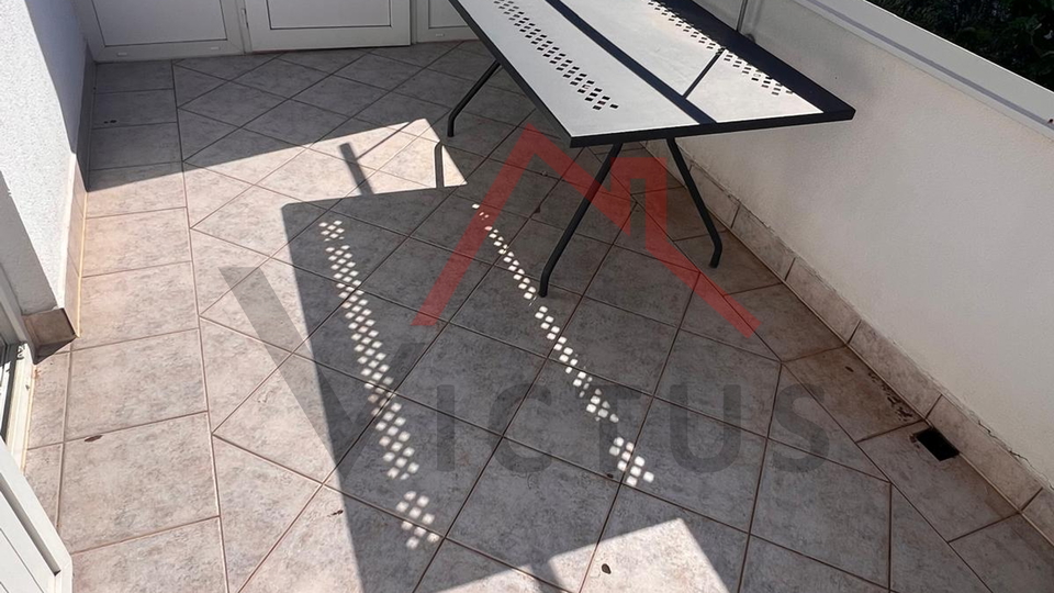 SELCE - Apartman s prostranom terasom, prvi red do mora