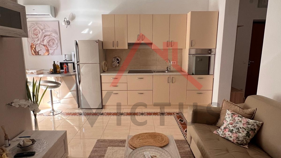 SELCE - Apartman s prostranom terasom, prvi red do mora