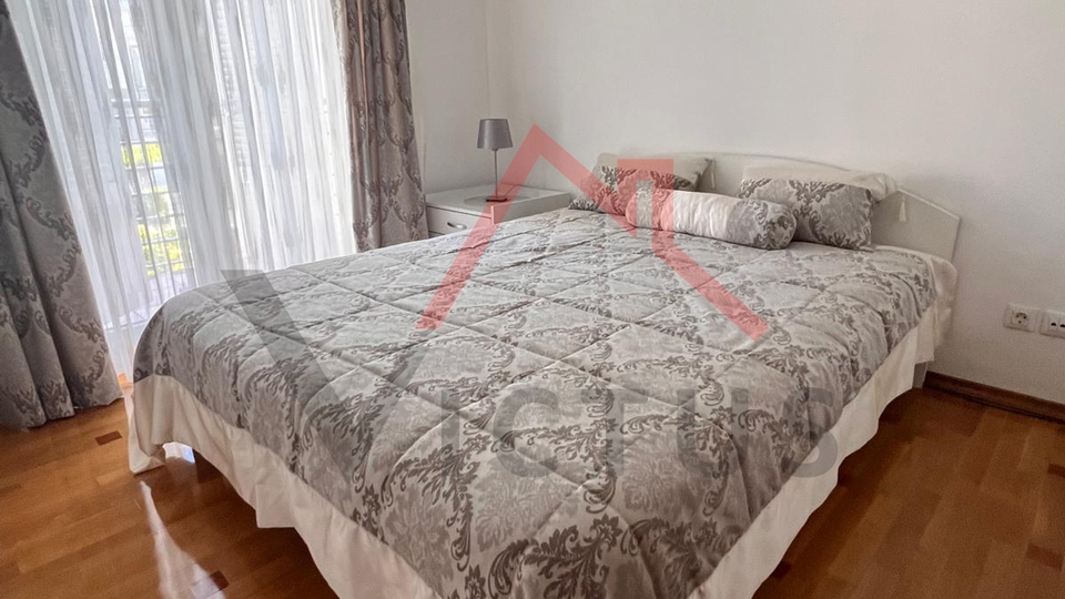 SELCE - Apartman s prostranom terasom, prvi red do mora