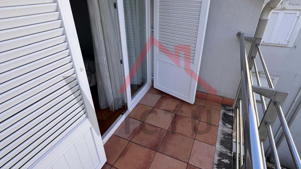 SELCE - Apartman s prostranom terasom, prvi red do mora
