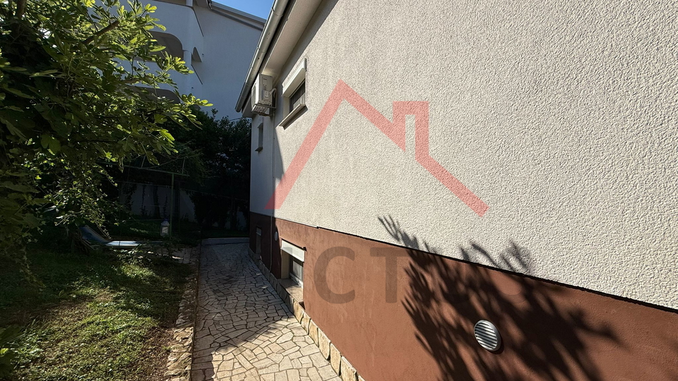 SELCE - Freistehendes Haus in ruhiger Lage