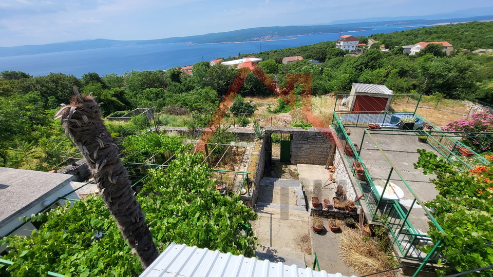 CRIKVENICA  - Autohtona kamena kuća s okućnicom