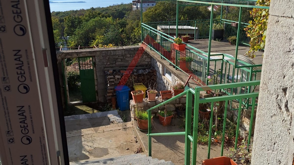 CRIKVENICA  - Autohtona kamena kuća s okućnicom