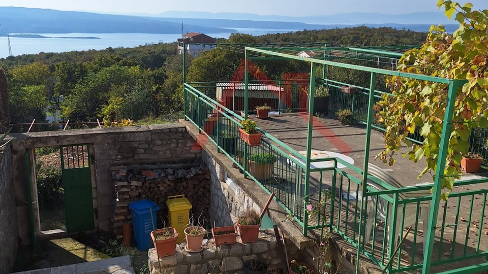 CRIKVENICA  - Autohtona kamena kuća s okućnicom