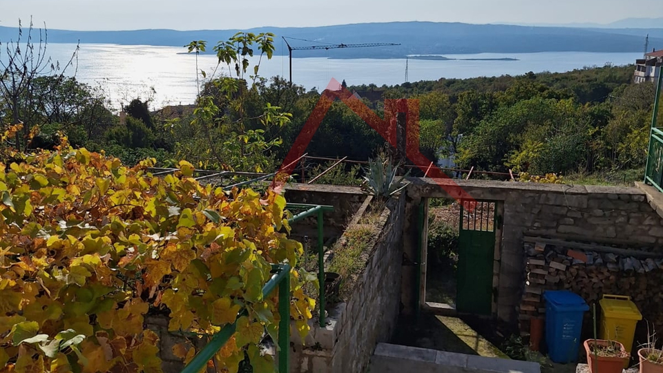 CRIKVENICA  - Autohtona kamena kuća s okućnicom