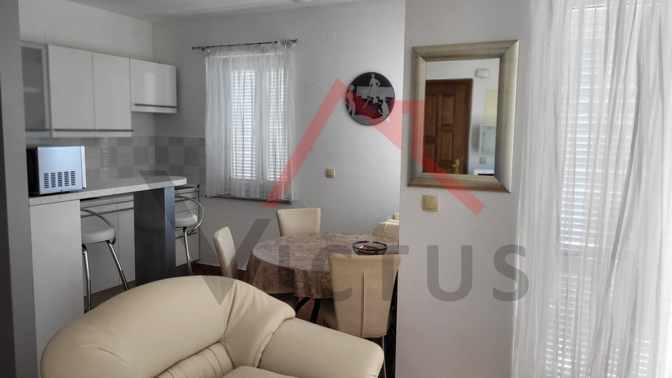 CRIKVENICA - 2S+DB, stan 250 m od mora, 47 m2