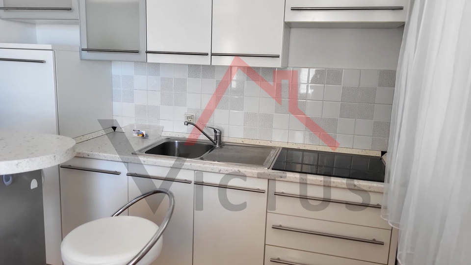 CRIKVENICA - 2S+DB, stan 250 m od mora, 47 m2