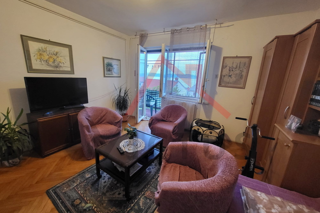 CRIKVENICA - 2 bedrooms + dining room, apartment near the center, 70 m2