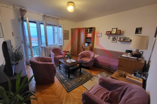 CRIKVENICA - 2 bedrooms + dining room, apartment near the center, 70 m2